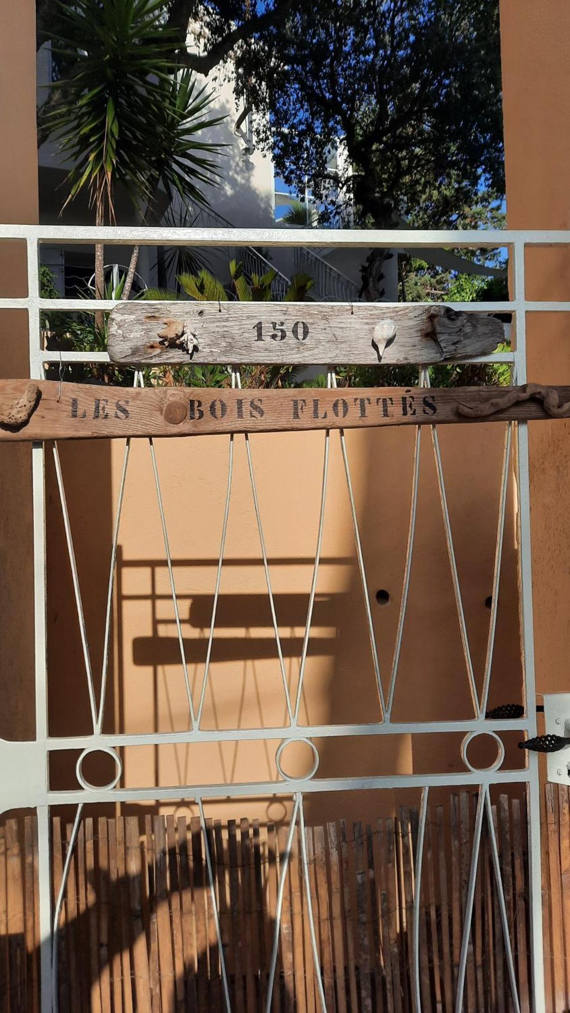 Les Bois Flottes . Plage De La Verne La Seyne-sur-Mer Exteriör bild